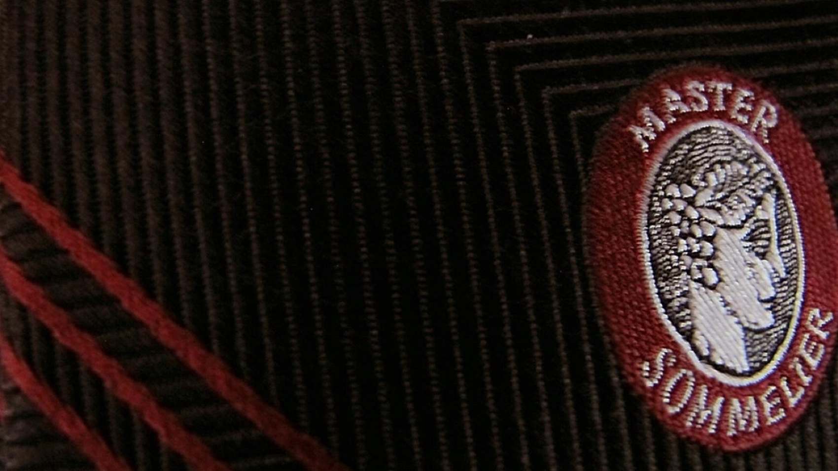 The Master Sommelier insignia